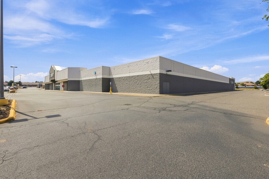 867 N Columbia Center Blvd, Kennewick, WA for sale - Building Photo - Image 3 of 3