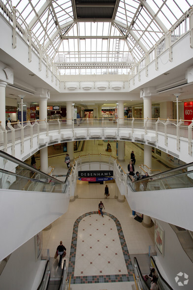 Quadrant Rd, Stoke On Trent for lease - Interior Photo - Image 3 of 24