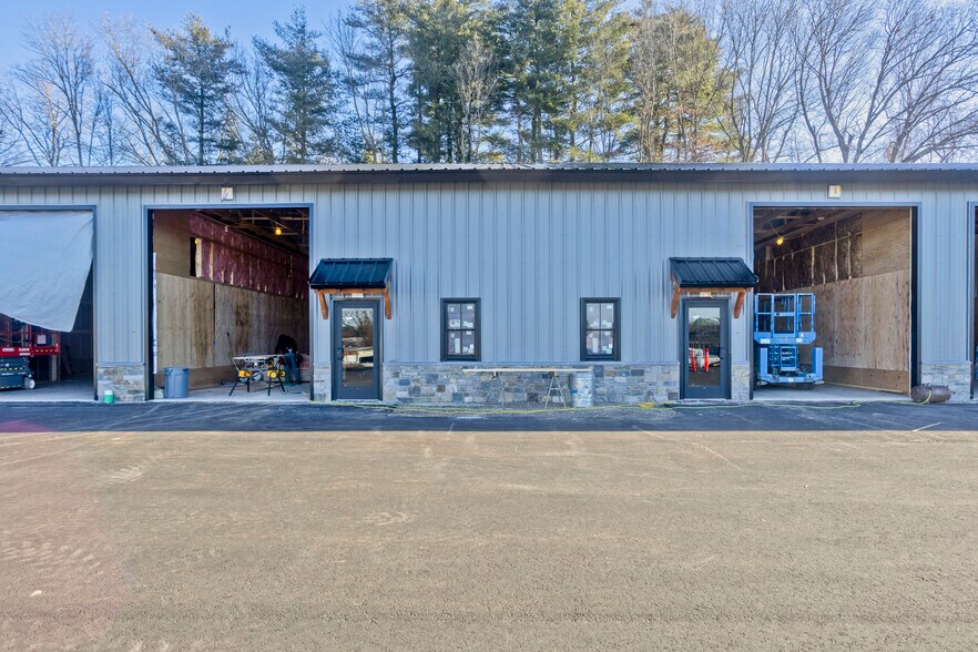 29 Moody Rd, Enfield, CT à louer - Photo du bâtiment - Image 3 de 13