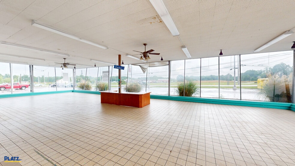 Ellsworth Rd portfolio of 2 properties for sale on LoopNet.ca - Interior Photo - Image 2 of 22