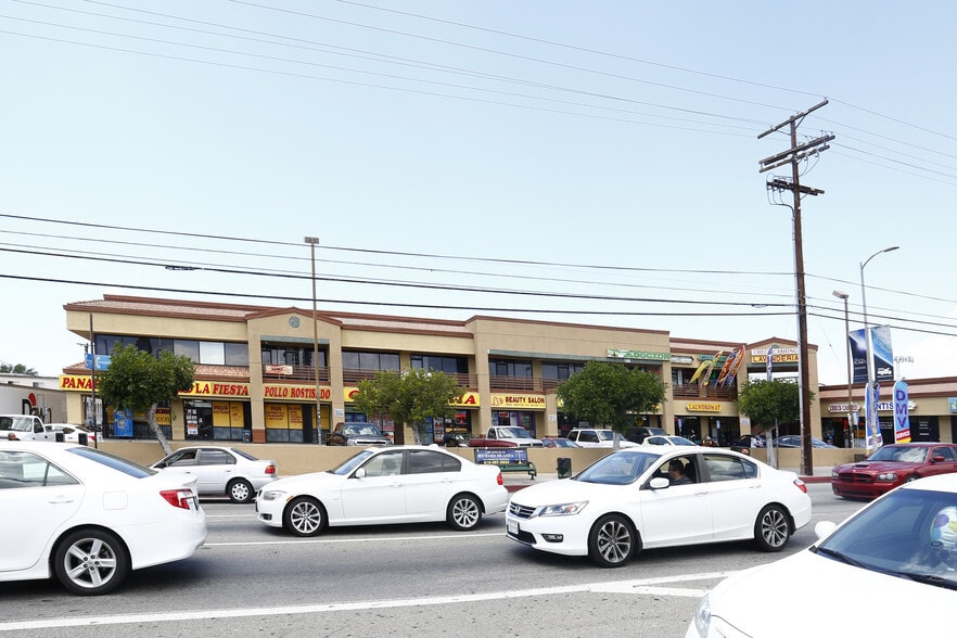 8925 Sepulveda Blvd, North Hills, CA à louer - Photo du bâtiment - Image 3 de 4