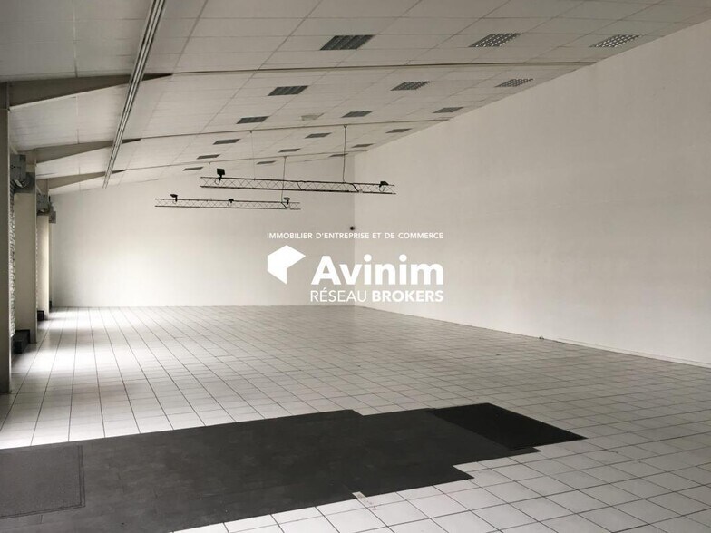 Retail in Le Havre for lease - Interior Photo - Image 3 of 5