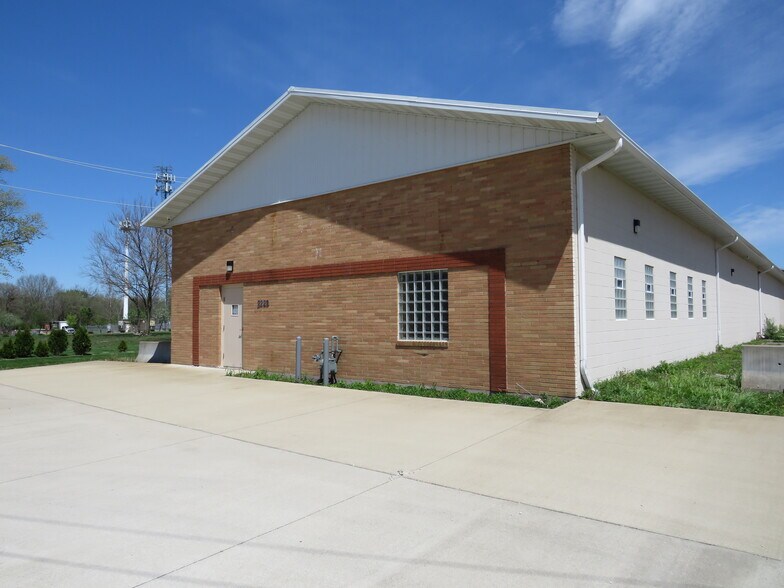 2222 E Maple St, Kankakee, IL for lease - Building Photo - Image 2 of 28