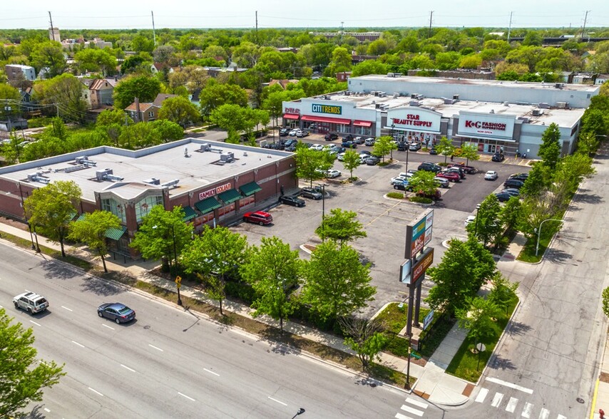 7544 S Stony Island Ave, Chicago, IL for sale - Primary Photo - Image 1 of 19