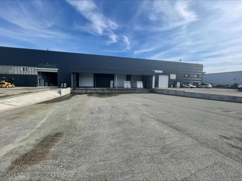 Flex in SAINT-OUEN-L'AUMONE for lease - Building Photo - Image 1 of 8