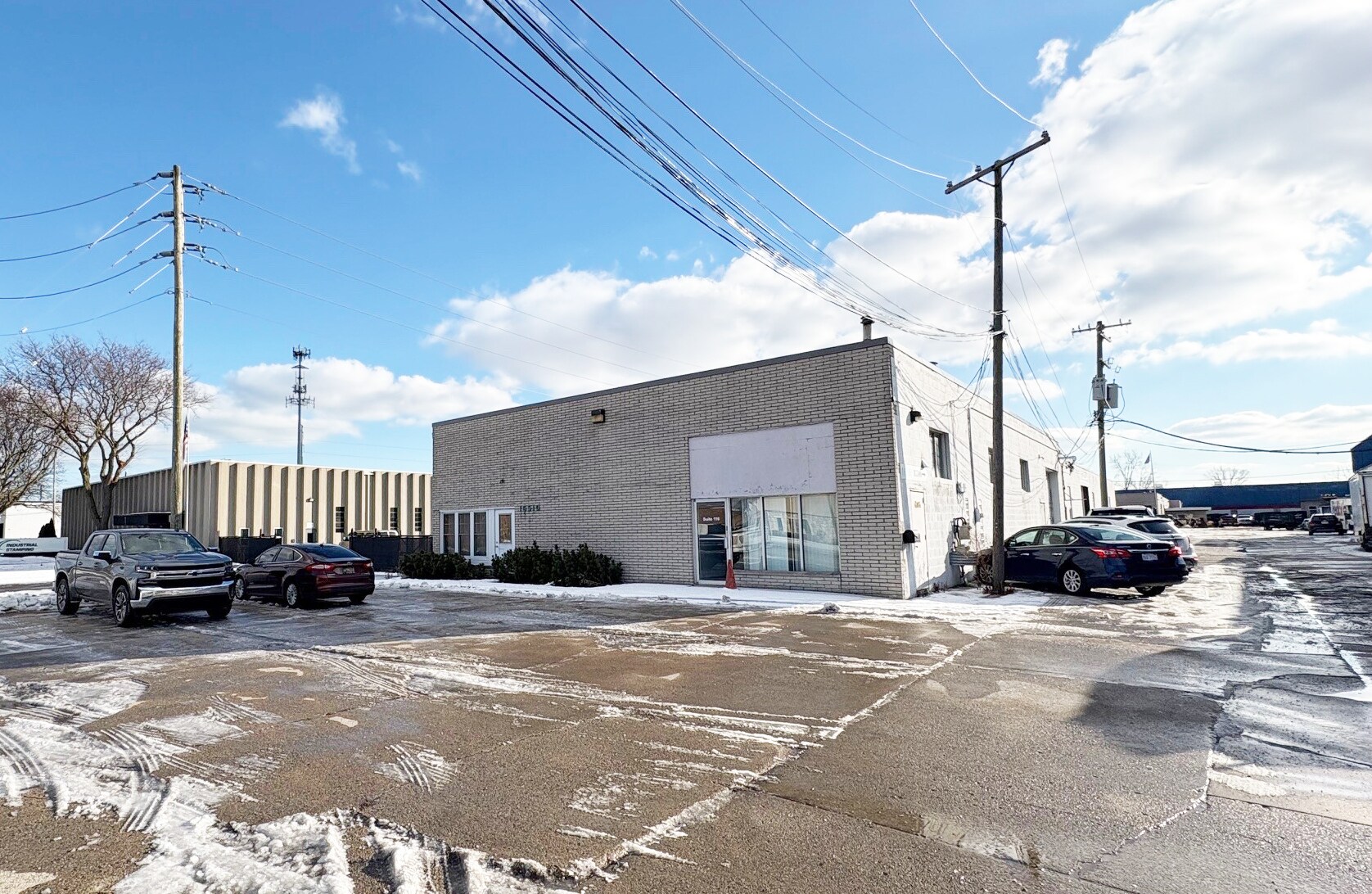 16500-16510 E Thirteen Mile Rd, Roseville, MI for lease Building Photo- Image 1 of 2