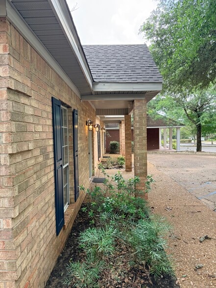 6313 Piccadilly Square Dr, Mobile, AL for sale - Building Photo - Image 2 of 8