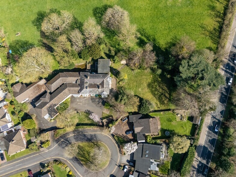 2 Cedar Close, Stratford Upon Avon for sale - Building Photo - Image 1 of 8