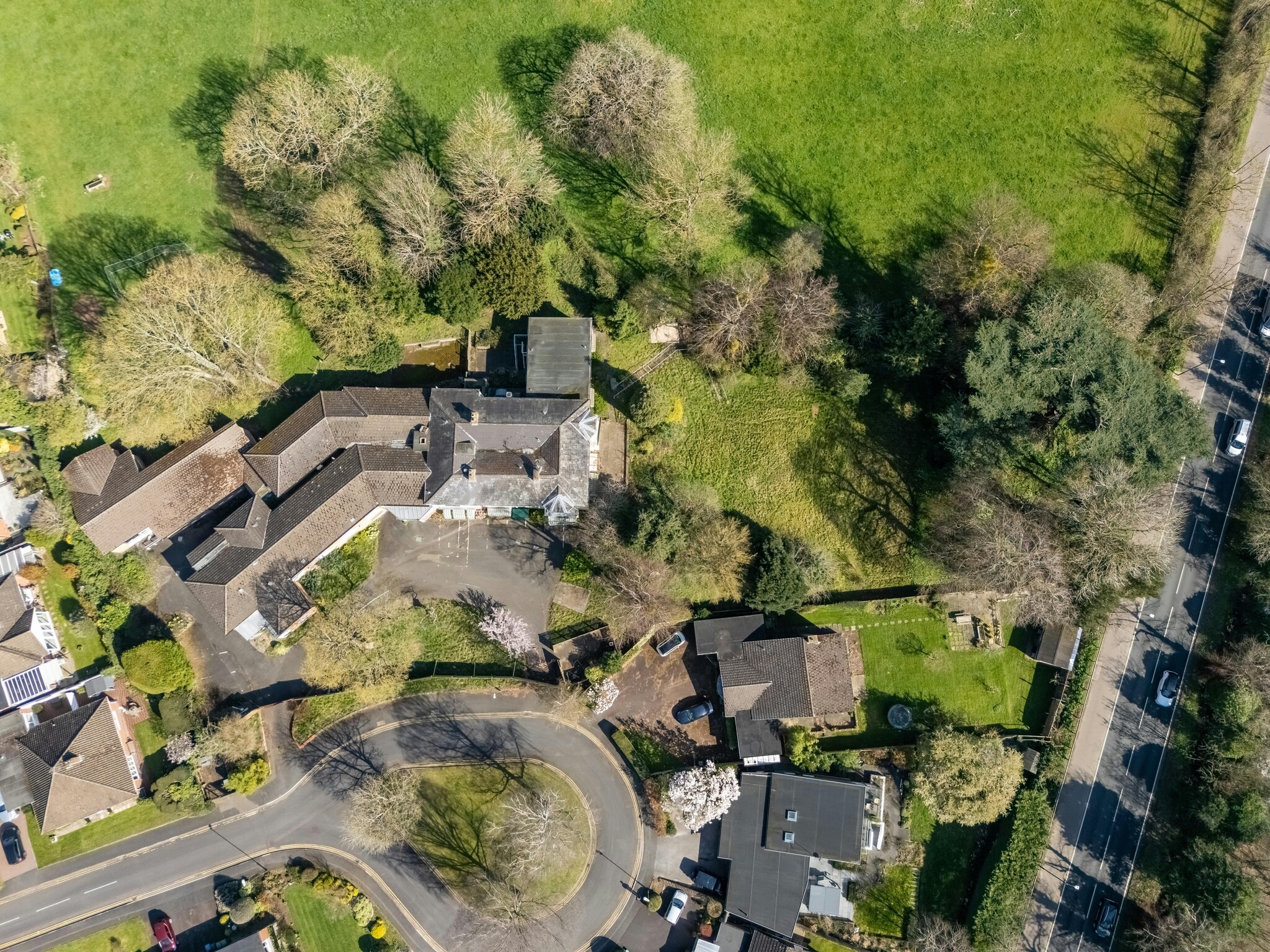 2 Cedar Close, Stratford Upon Avon for sale Building Photo- Image 1 of 9