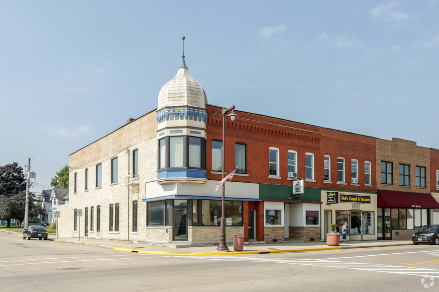 431-435 E Main St, Waupun, WI à vendre - Photo principale - Image 1 de 1