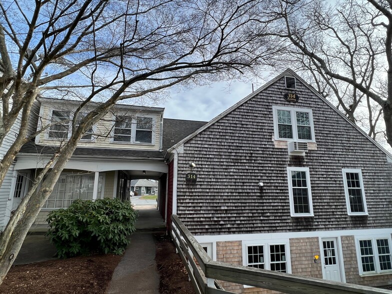 314 Gifford St, Falmouth, MA for lease - Building Photo - Image 3 of 20