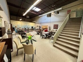 1100 Lansdowne Dr, Coquitlam, BC à louer Photo du bâtiment- Image 2 de 16