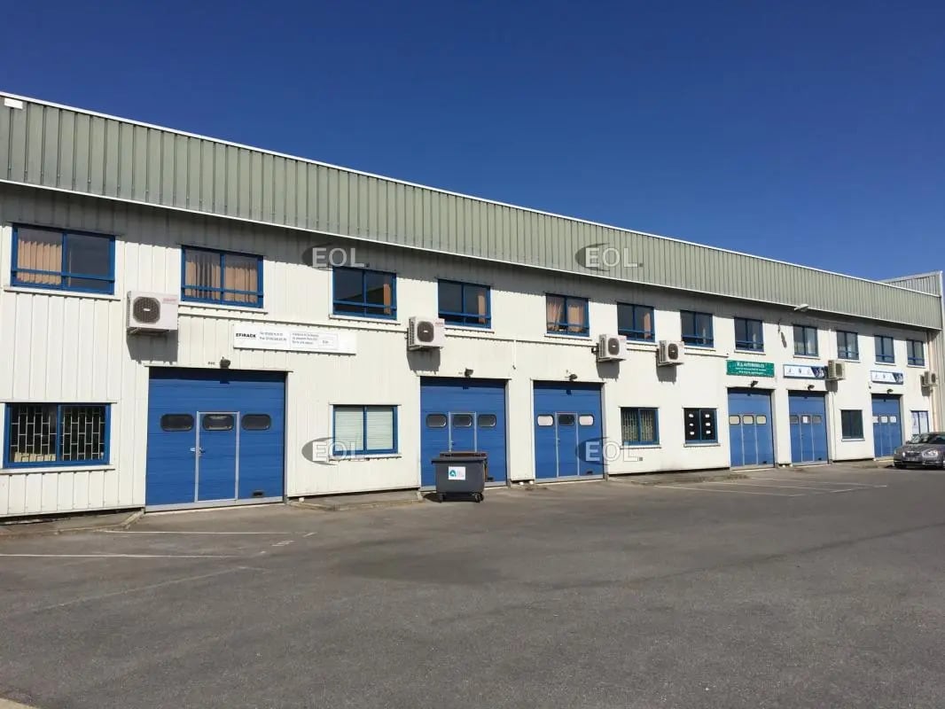 Flex in Lisses for lease Building Photo- Image 1 of 2