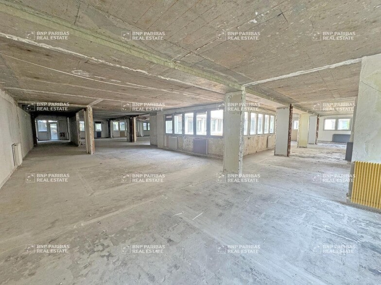 Multifamily in Paris for sale - Building Photo - Image 2 of 8