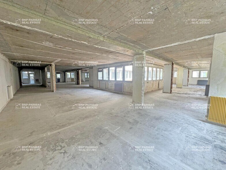 Immeuble residentiel dans Paris à vendre - Photo du bâtiment - Image 2 de 8