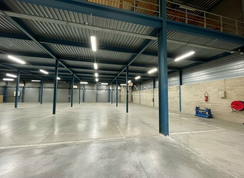 Industrial in Saint Soupplets for lease - Interior Photo - Image 3 of 8