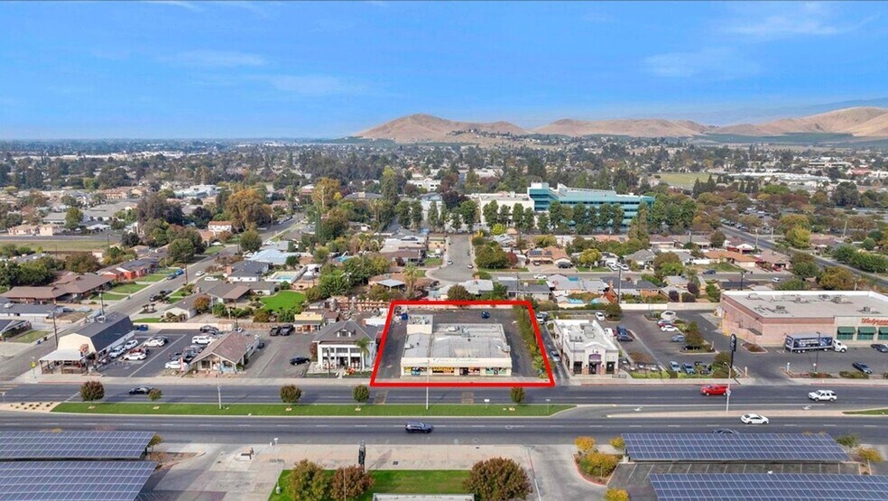 472 W Olive Ave, Porterville, CA à vendre - Photo du bâtiment - Image 2 de 55