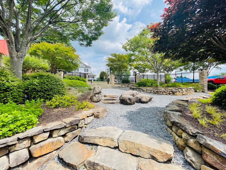 178 E Crogan St, Lawrenceville, GA for sale - Building Photo - Image 3 of 13