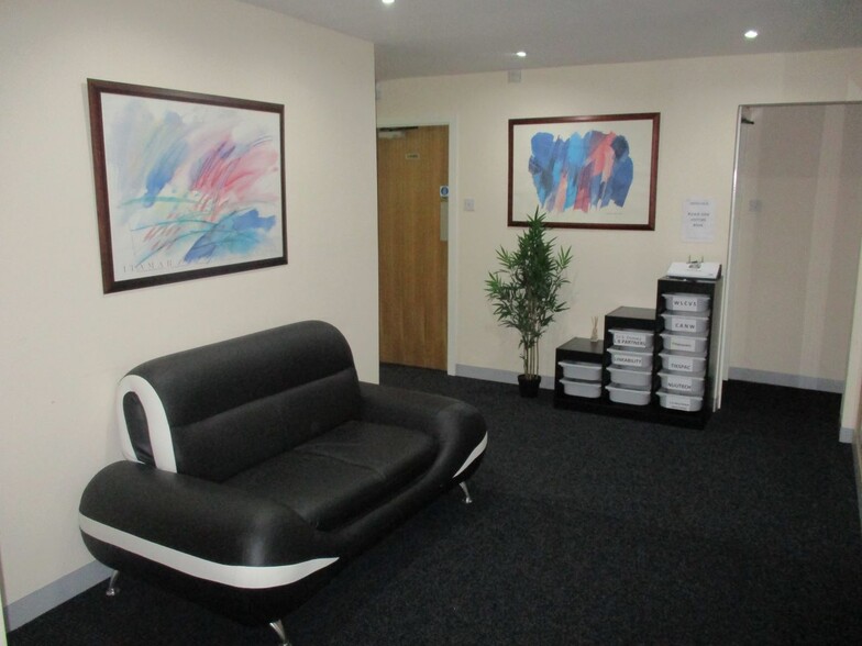 10-12 Westgate, Skelmersdale for lease - Lobby - Image 1 of 25