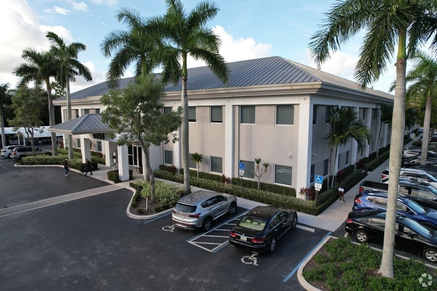 6056 Boynton Beach Blvd, Boynton Beach, FL for lease - Building Photo - Image 1 of 4