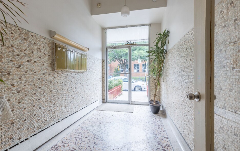 645 Rue Saint-Roch, Montréal, QC à vendre - Photo intérieure - Image 3 de 3