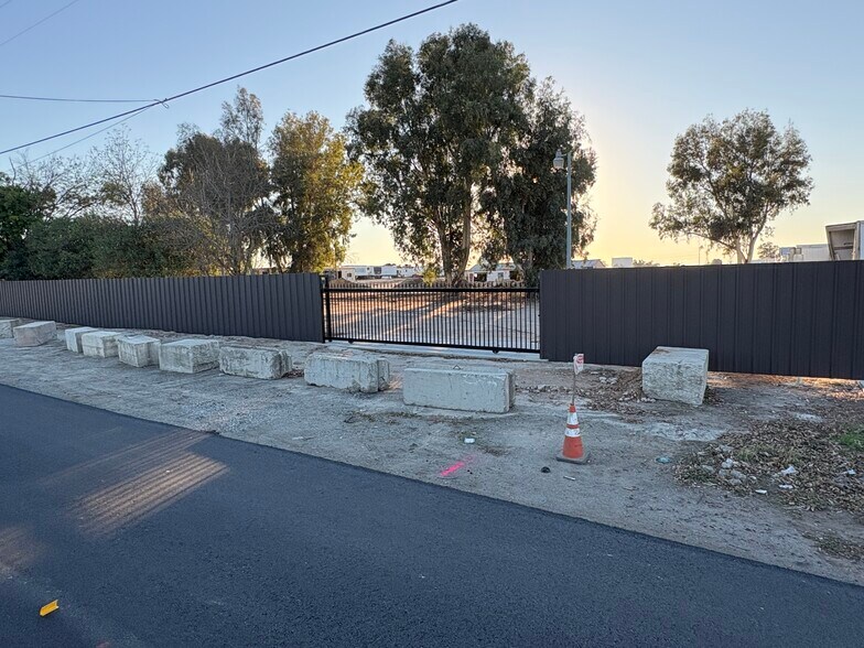 6715 W 6th St, Rio Linda, CA à louer - Photo du bâtiment - Image 3 de 13