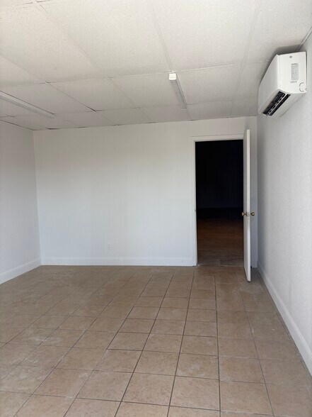 7999 Hansen Rd, Houston, TX à louer - Photo intérieure - Image 3 de 18