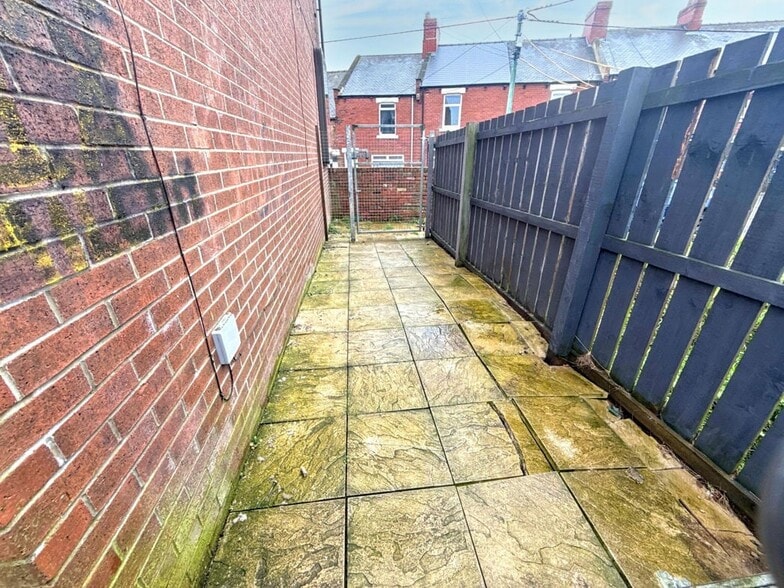 1-1A Wylam Pl, Houghton Le Spring à vendre - Photo du bâtiment - Image 3 de 4