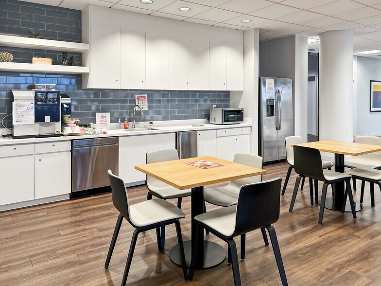 160 Clairemont Ave, Decatur, GA à louer - Photo intérieure - Image 2 de 15