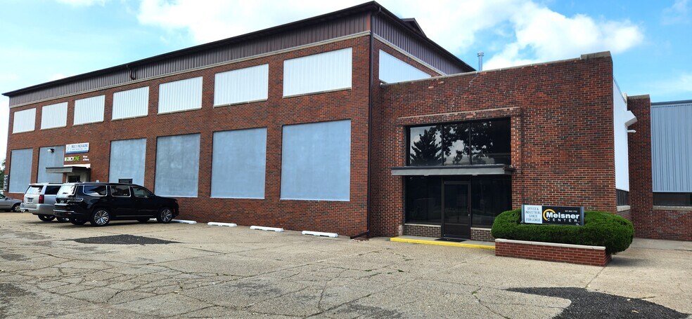 200 N 8th Ave E, Newton, IA à louer - Photo du bâtiment - Image 2 de 19