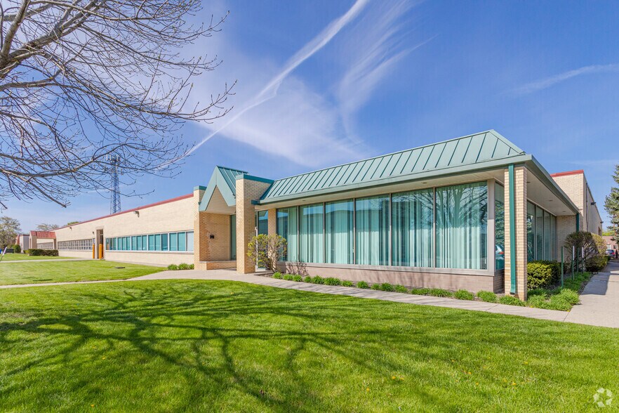 6500 N Lincoln Ave, Lincolnwood, IL à louer - Photo du bâtiment - Image 2 de 10