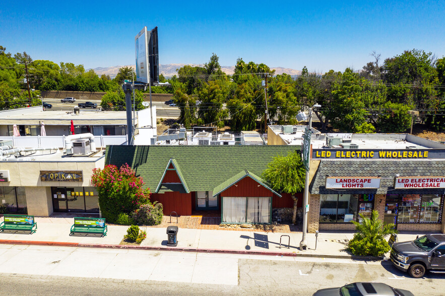 19451 Ventura Blvd, Tarzana, CA à vendre - Photo du bâtiment - Image 1 de 1