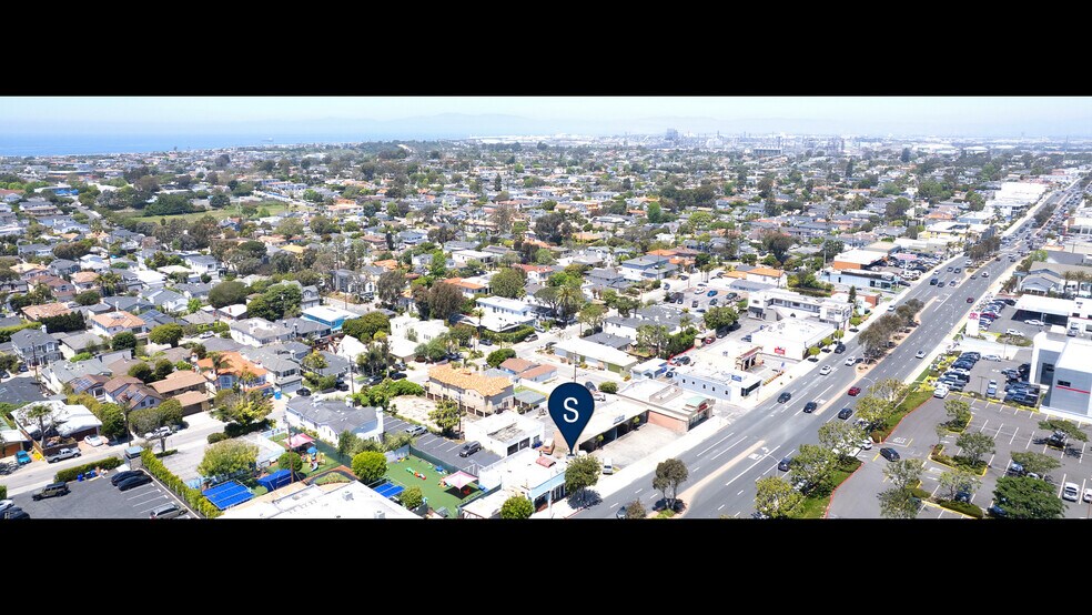 1301 Sepulveda Blvd, Manhattan Beach, CA à vendre - Photo du bâtiment - Image 3 de 12