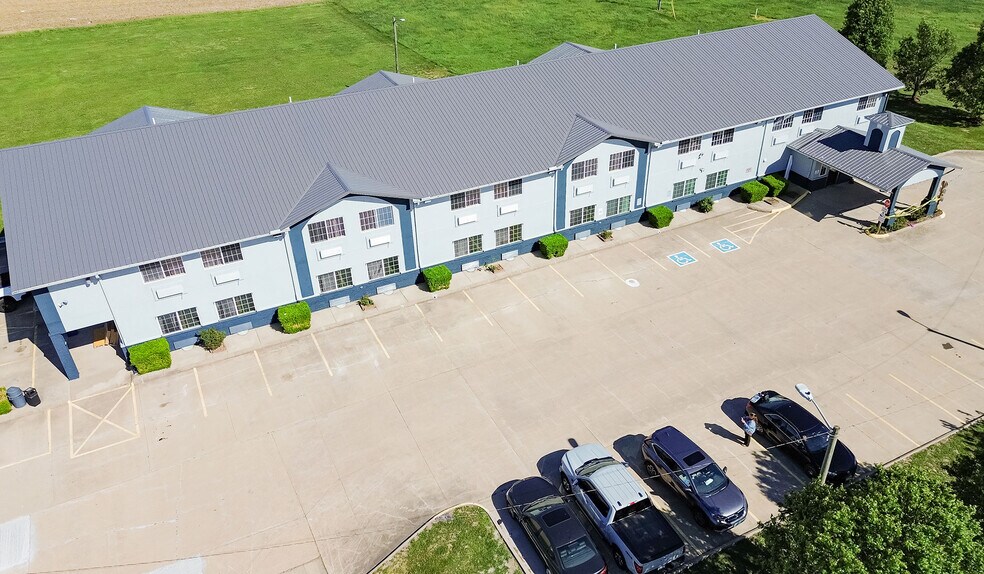 937 Enterprise Ln, Mount Carmel, IL à vendre - Photo du bâtiment - Image 2 de 34