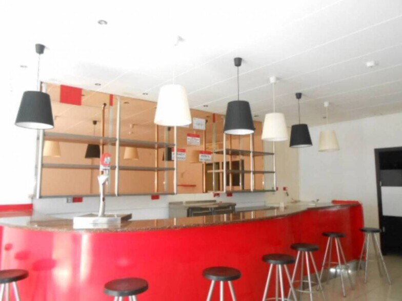 Retail in Puig-reig, Barcelona for lease - Building Photo - Image 2 of 6