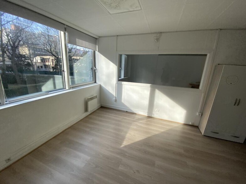 Bureau dans Pantin à louer - Photo du bâtiment - Image 2 de 7