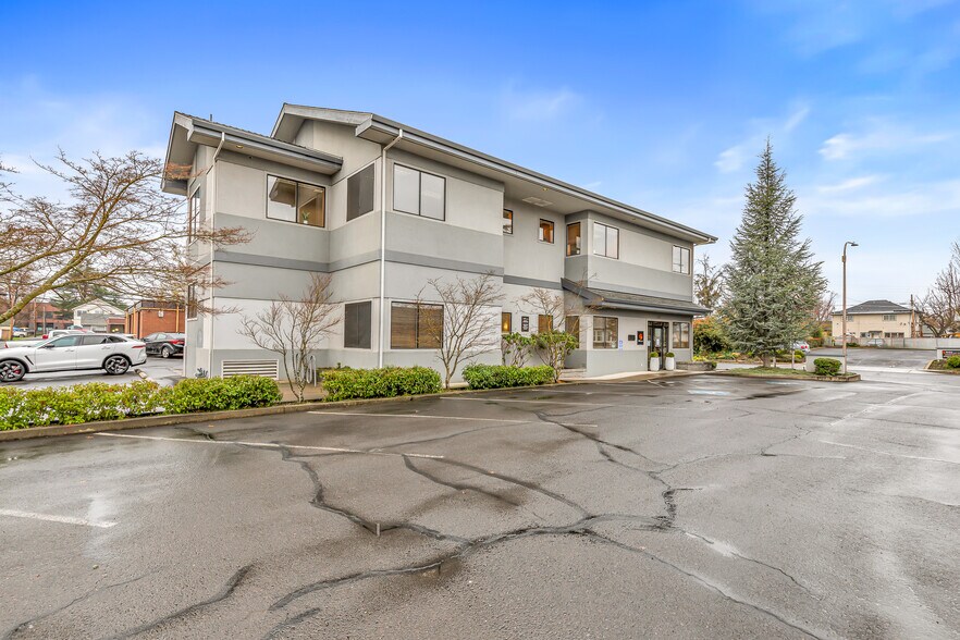 23 Newtown St, Medford, OR à louer - Photo du bâtiment - Image 3 de 5