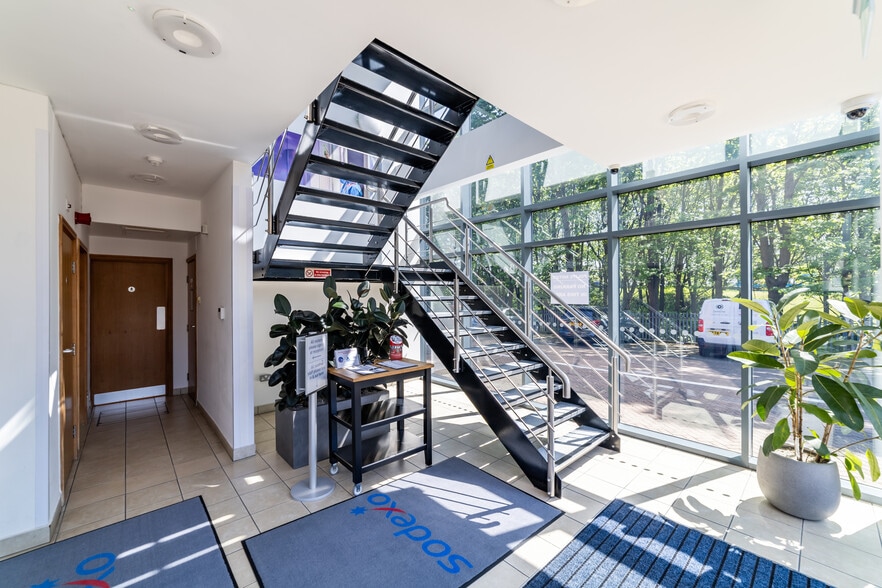 Kings Way, Stevenage for lease - Building Photo - Image 3 of 3