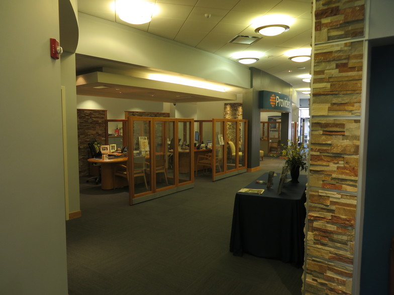 60-62 W Main St, Somerville, NJ for lease - Interior Photo - Image 3 of 14