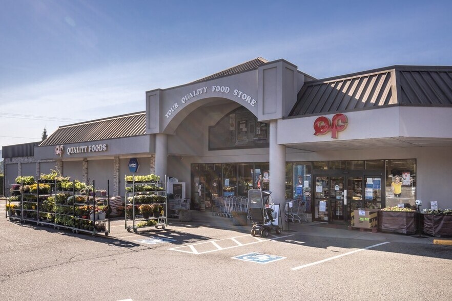 2451 Collins, Nanoose Bay, BC for lease - Building Photo - Image 2 of 2