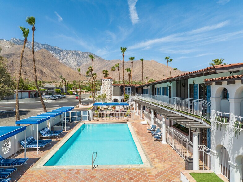 2300 N Palm Canyon Dr, Palm Springs, CA à vendre - Photo du bâtiment - Image 2 de 14