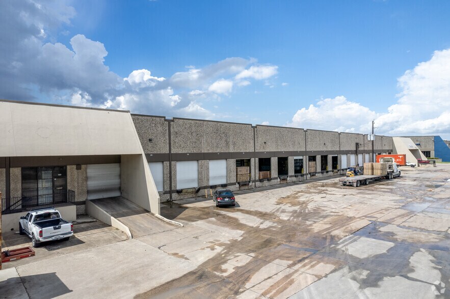 1805 Turning Basin Dr, Houston, TX à louer - Photo du bâtiment - Image 3 de 4