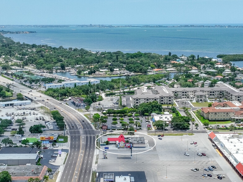 6844 14th St W, Bradenton, FL for lease - Building Photo - Image 2 of 6