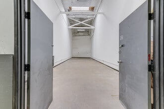 2023-2043 S Santa Fe Ave, Los Angeles, CA for lease Interior Photo- Image 1 of 3
