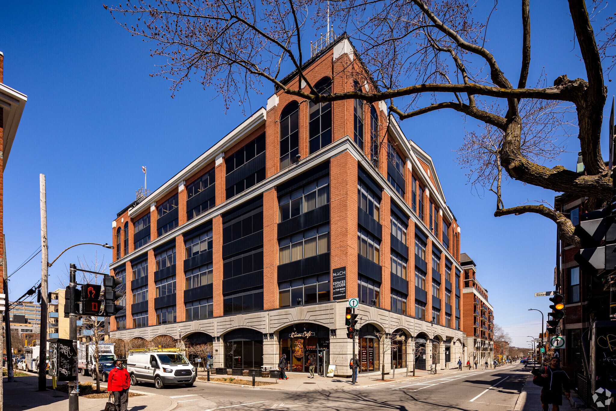 201-211 Av Laurier E, Montréal, QC for lease Primary Photo- Image 1 of 6