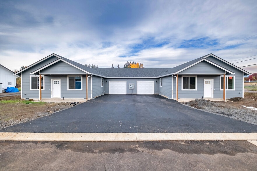 1230 49th Ave, Sweet Home, OR for sale - Primary Photo - Image 1 of 8