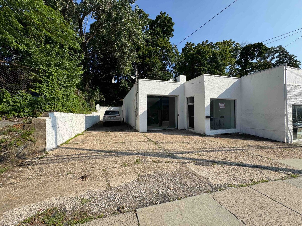 1208-1210 Northern Blvd, Manhasset, NY à louer Photo du bâtiment- Image 1 de 7