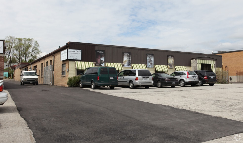 116 Tycos Dr, Toronto, ON for lease - Building Photo - Image 2 of 2