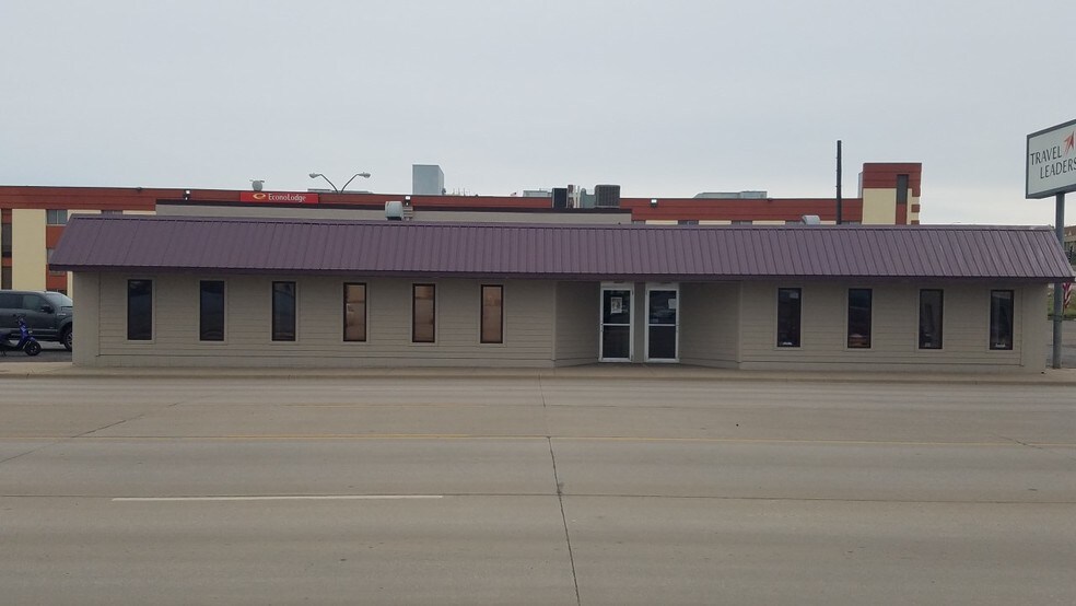 122 E Sioux Ave, Pierre, SD à louer - Photo du bâtiment - Image 1 de 8