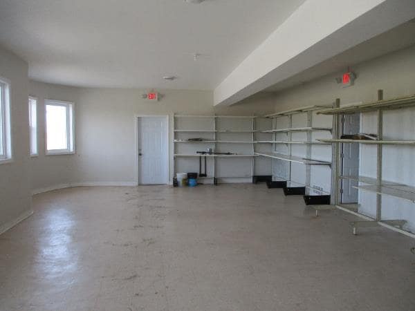 1644 Merrittville Hwy, Thorold, ON for lease - Interior Photo - Image 3 of 8